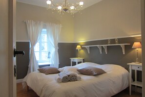 6 bedrooms, bed sheets - Delightful Castle in Bastogne With Bubble Bath (Bastogne)