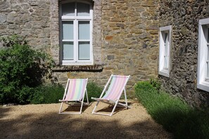 Classic House, 6 Bedrooms | Balcony - Delightful Castle in Bastogne With Bubble Bath (Bastogne)