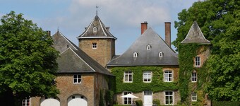 Delightful Castle in Bastogne With Bubble Bath