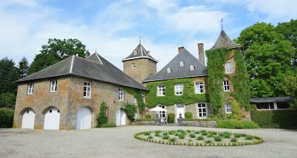 Delightful Castle in Bastogne With Bubble Bath