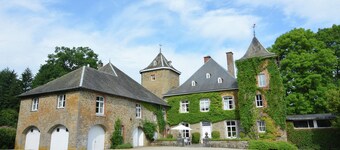 Delightful Castle in Bastogne With Bubble Bath