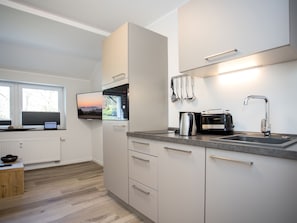 Classic Apartment, 2 Bedrooms | Private kitchen