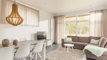 Classic Bungalow, 3 Bedrooms | Living room