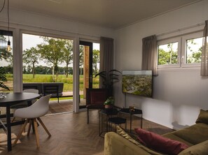 Comfort Cottage, 2 Bedrooms | Living room - Cozy Chalet With Garden, at the Edge of the Forest (Rijssen)