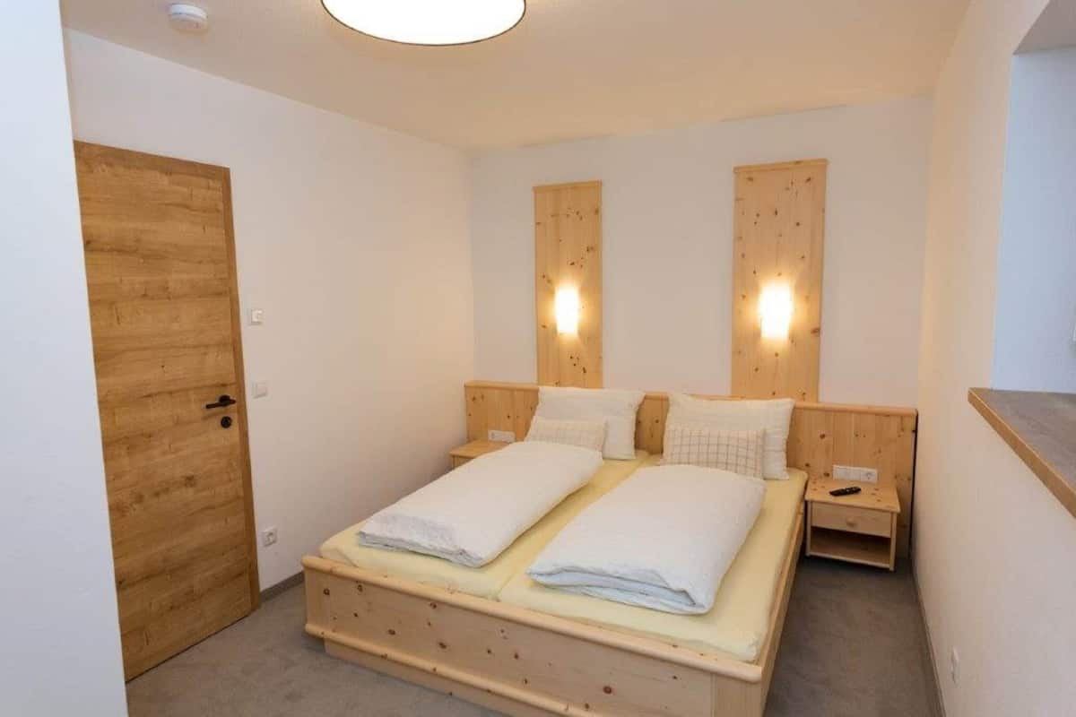 Classic House, 2 Bedrooms | 2 bedrooms, bed sheets
