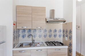 Fridge, microwave
