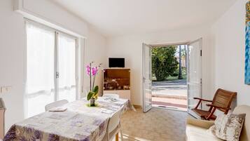 Classic-Apartment, 2 Schlafzimmer | Wohnzimmer