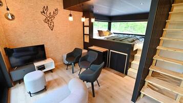 Nhà tiện nghi đơn giản, 2 phòng ngủ | Phòng khách | Đầu đĩa DVD