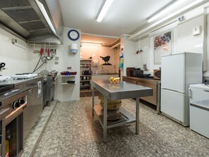 Køleskab, mikrobølgeovn, ovn, opvaskemaskine