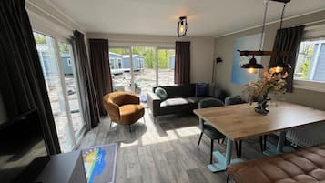 Classic-Chalet, 2 Schlafzimmer | Wohnzimmer