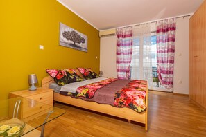 7 bedrooms, individually furnished, bed sheets