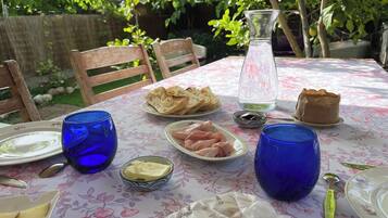 Daily local cuisine breakfast for a fee