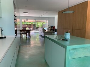 Basic Double Room | Living area