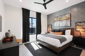 5 habitaciones, tabla de planchar con plancha y cuna de viaje