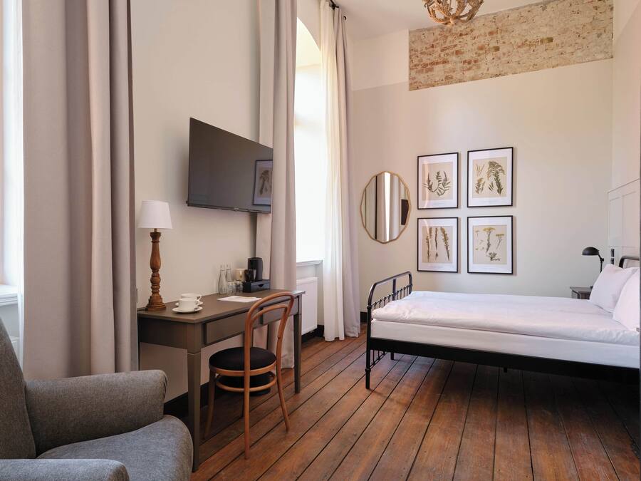 Economy Double Room, 1 Queen Bed | In-room safe, desk, laptop workspace, soundproofing