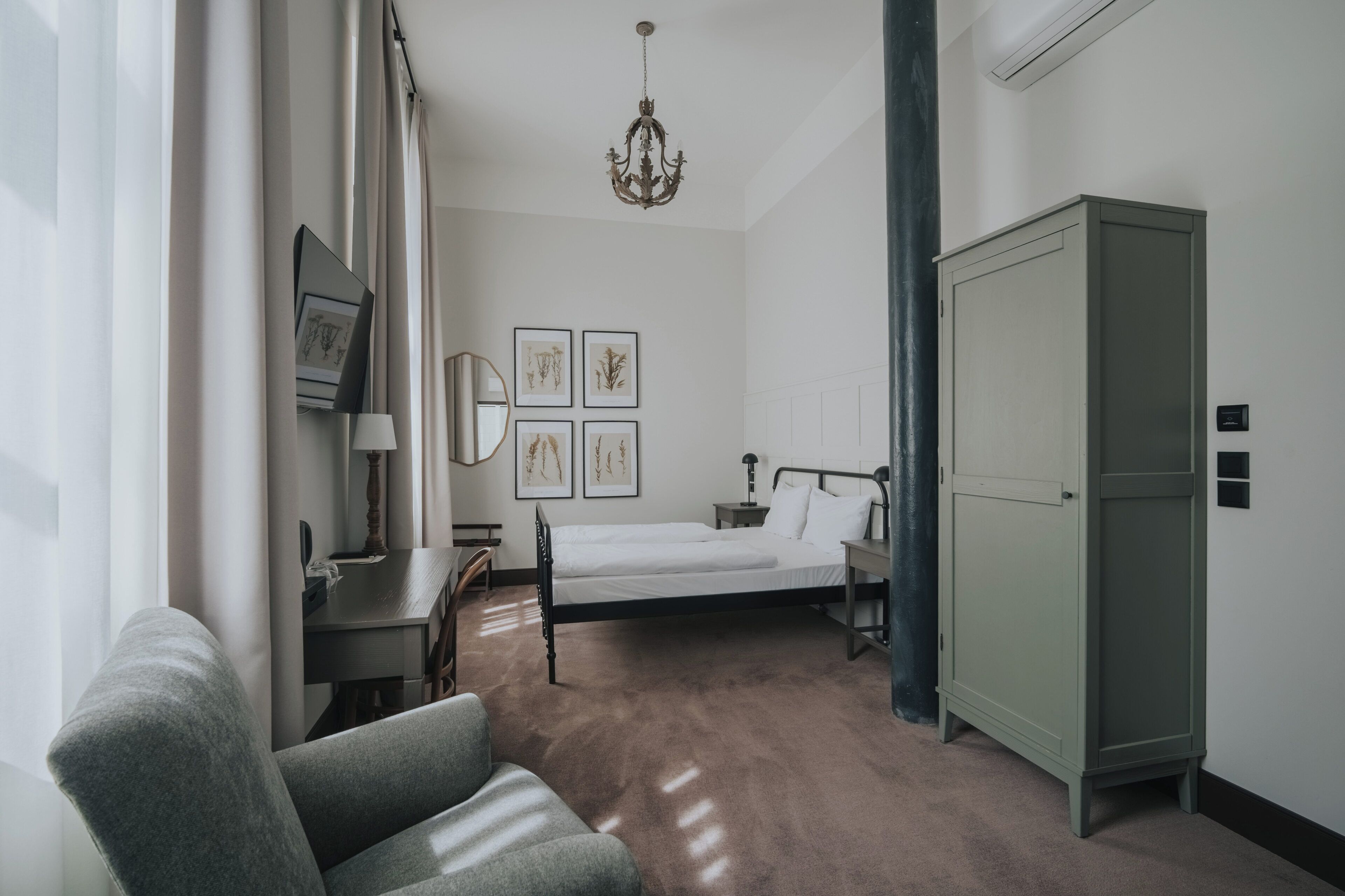 Economy-Doppelzimmer, 1 Queen-Bett | Zimmersafe, Schreibtisch, laptopgeeigneter Arbeitsplatz