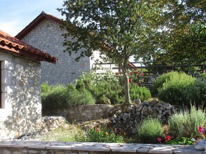 Classic House, 2 Bedrooms | Garden