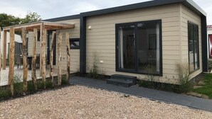 Exterior - Comfortable Chalet With Microwave, on a Holiday Park 1 km. From the Beach (Koudekerke)