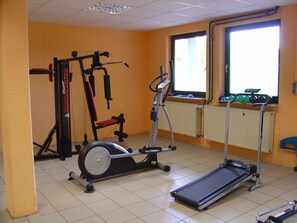 Fitness facility - Wooden Bungalow With a Terrace, in a Wooded Area (Ronshausen)