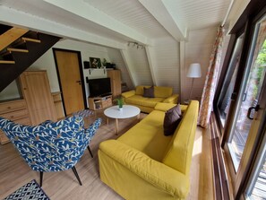 Deluxe House, 2 Bedrooms | Living area - Wooden Bungalow With a Terrace, in a Wooded Area (Ronshausen)