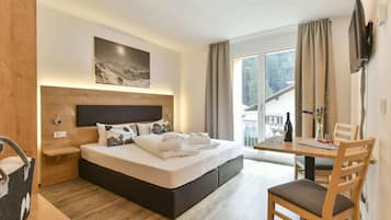 3 bedrooms, bed sheets