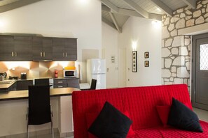 Fridge, microwave, oven, coffee/tea maker