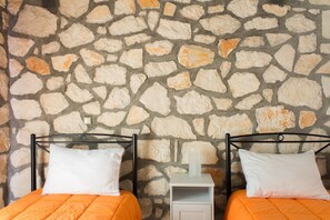 Comfort Villa, 3 Bedrooms | 3 bedrooms, individually furnished, iron/ironing board, bed sheets