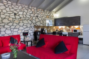 Comfort Villa, 3 Bedrooms | Living room