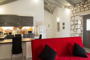 Kjøleskap, mikrobølgeovn, ovn og kaffetrakter/tekoker