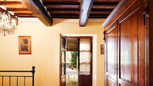 Classic House, 3 Bedrooms - Beautiful Holiday Home With View Over Cortona in Beautiful Surroundings (Cortona)