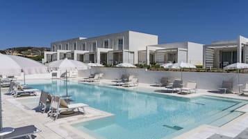 Classic Apartment, 3 Bedrooms | Kolam renang | Kolam renang terbuka