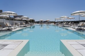 Deluxe Apartment, 2 Bedrooms | Pool | Outdoor pool - Residence Capo Falcone, Stintino (Stintino)