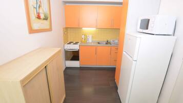 Fridge, microwave, oven