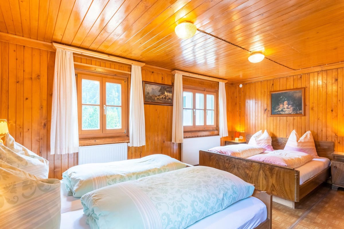 Classic House, Multiple Bedrooms | 11 bedrooms, individually furnished, bed sheets