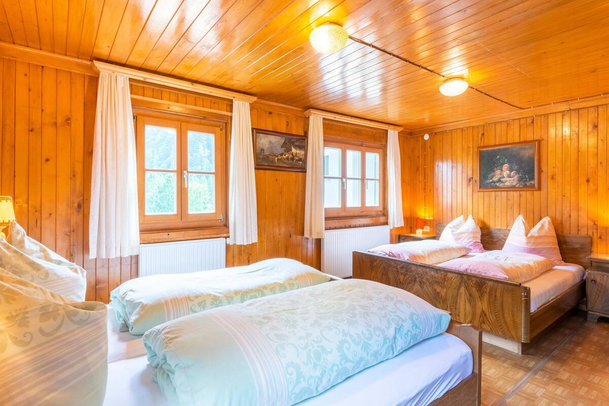 11 bedrooms, individually furnished, bed sheets