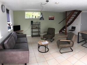 Deluxe House, 3 Bedrooms | Living room | DVD player - Nice House With Large Garden, in Noordwijk and Near the sea (Noordwijk)