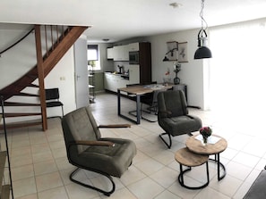 Deluxe House, 3 Bedrooms | Living room - Nice House With Large Garden, in Noordwijk and Near the sea (Noordwijk)