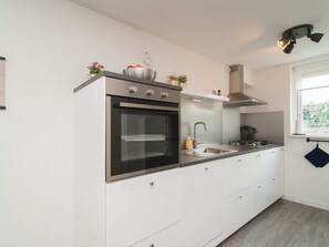 Comfort House, 3 Bedrooms | Private kitchen | Fridge, microwave, dishwasher