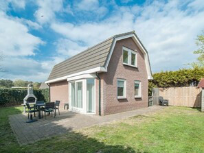 Comfort House, 3 Bedrooms | Garden
