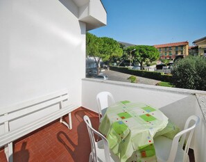 Balcony - Apartment in Ceriale With Parking Space (Ceriale)