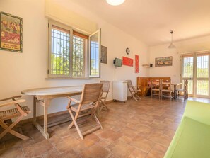 Dining - Tasteful Holiday Home in Taviano With Private Terrace (Taviano)