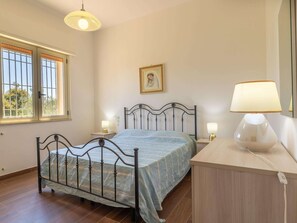 4 bedrooms, individually furnished, bed sheets - Tasteful Holiday Home in Taviano With Private Terrace (Taviano)