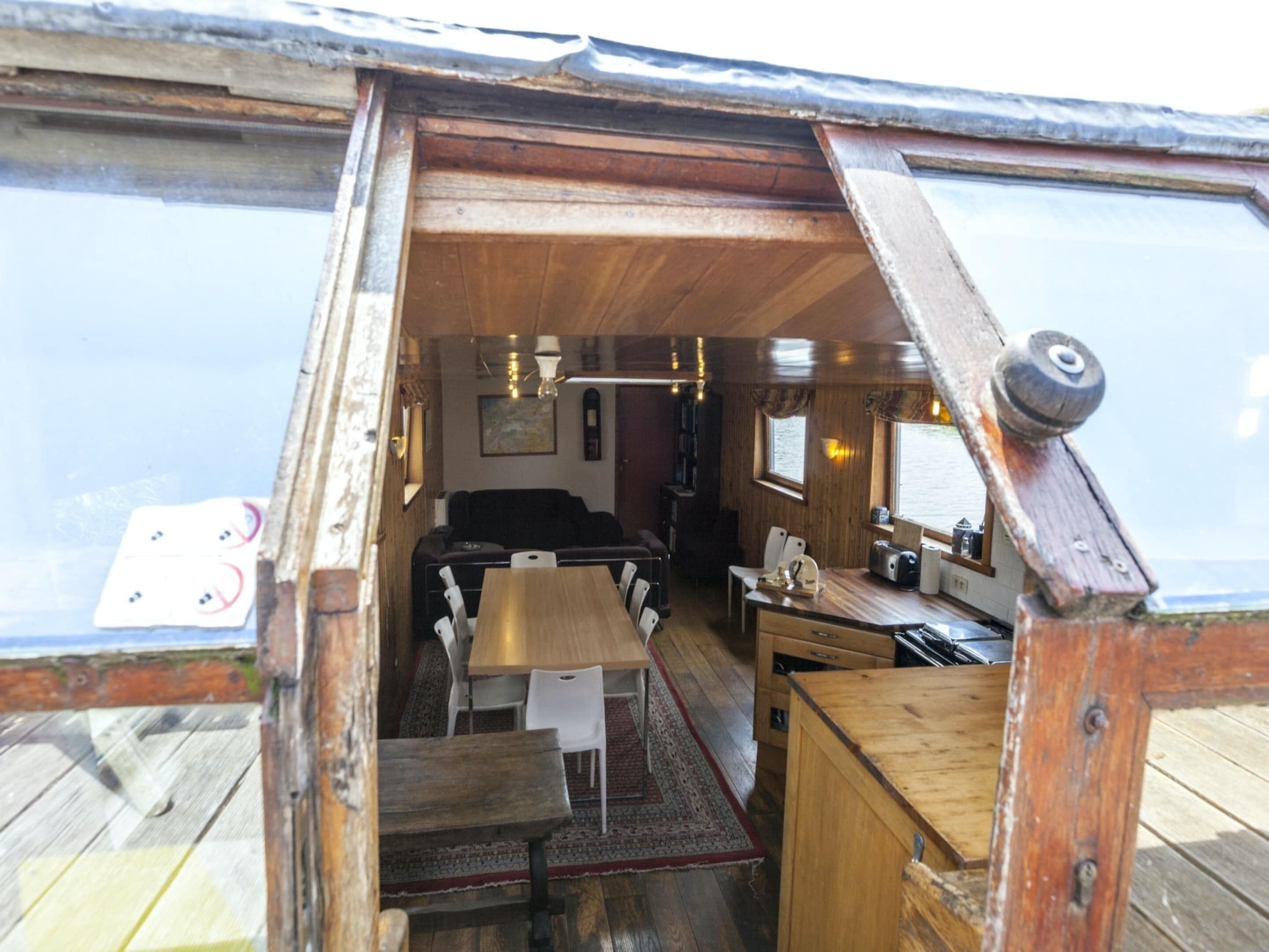 Classic Mobile Home, 4 Bedrooms | Living room