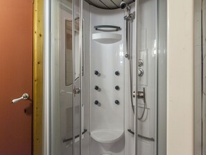 Classic Mobile Home, 4 Bedrooms | Bathroom | Shower - Cozy Boat in Merkem Near Lake (Houthulst)