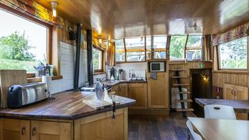 Mobile Classic-Unterkunft, 4 Schlafzimmer | Eigene Küche | Mikrowelle, Ofen, Hochstuhl