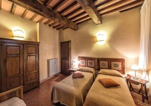 Classic House, 2 Bedrooms | 4 bedrooms, individually furnished, bed sheets - Attractive Apartment in Typical Tuscan Style (Figline e Incisa Valdarno)
