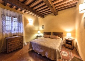 Casa clásica, 2 habitaciones | 2 habitaciones, muebles diferentes y ropa de cama 