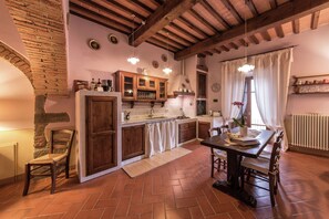 Maison Confort, 2 chambres | Cuisine privée | Four, lave-vaisselle, chaise haute
