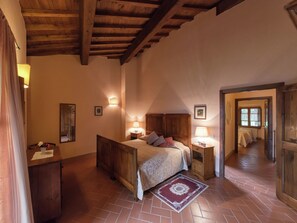 4 bedrooms, individually furnished, bed sheets - Attractive Apartment in Typical Tuscan Style (Figline e Incisa Valdarno)