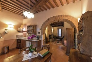 Oven, dishwasher, high chair - Attractive Apartment in Typical Tuscan Style (Figline e Incisa Valdarno)